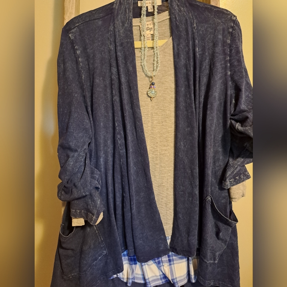 Jess&Jane Sz L Navy Cardigan. Lightly distressed look, 100% cotton. So cute. $14
